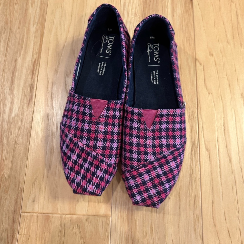 TOMS shoes, Women’s, size 9. New Without tags. Never worn. Pink & navy blue. - Picture 3 of 4